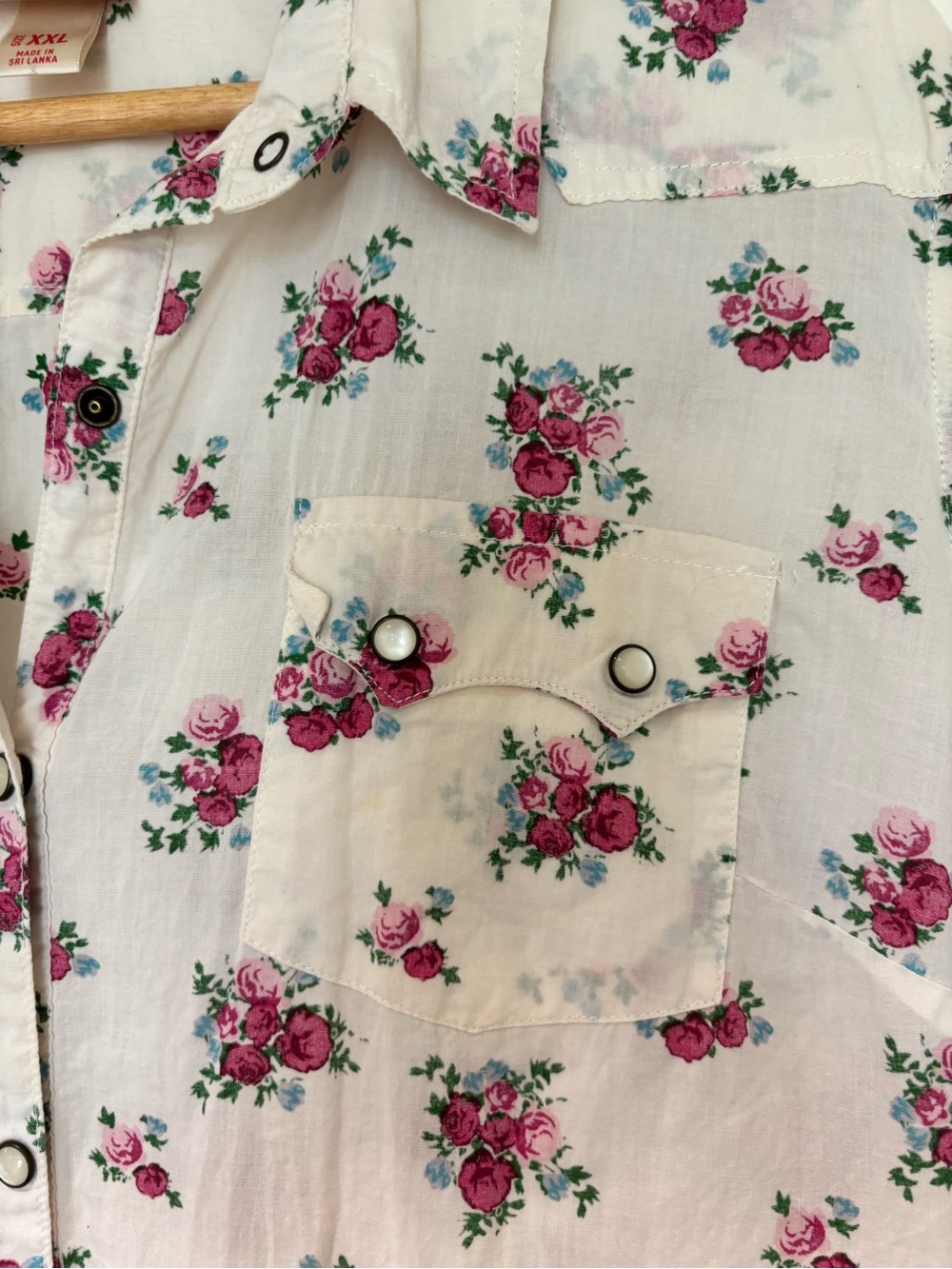 100% Cotton Romantic Western Cowgirl Shirt Roses Pearl Snap Pockets XL Mossimo - Picture 3 of 10